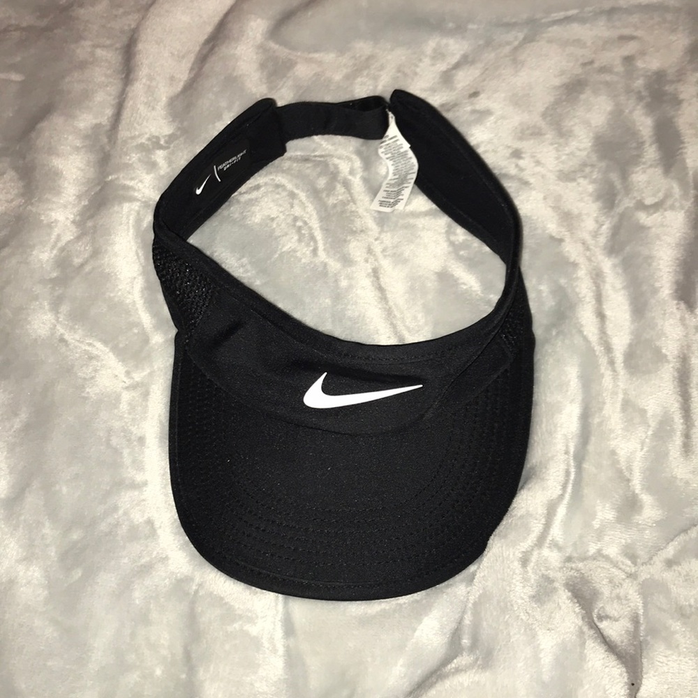 NWOT : Black Nike Visor!!